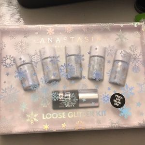 Anastasia Beverly Hills loose glitter eyeshadow